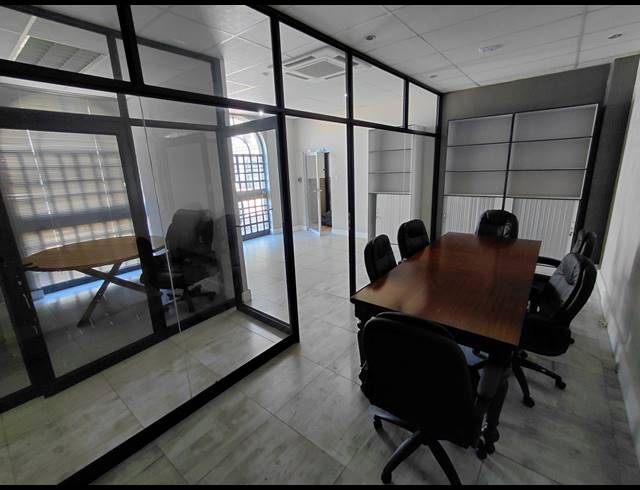 139M² OFFICE TO LET IN GRAND CENTRAL